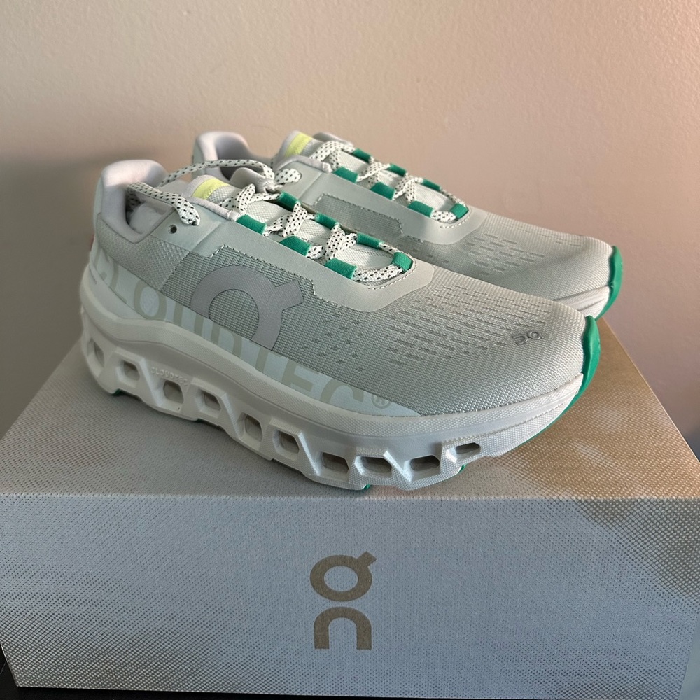 NWT - ON CLOUDMONSTER